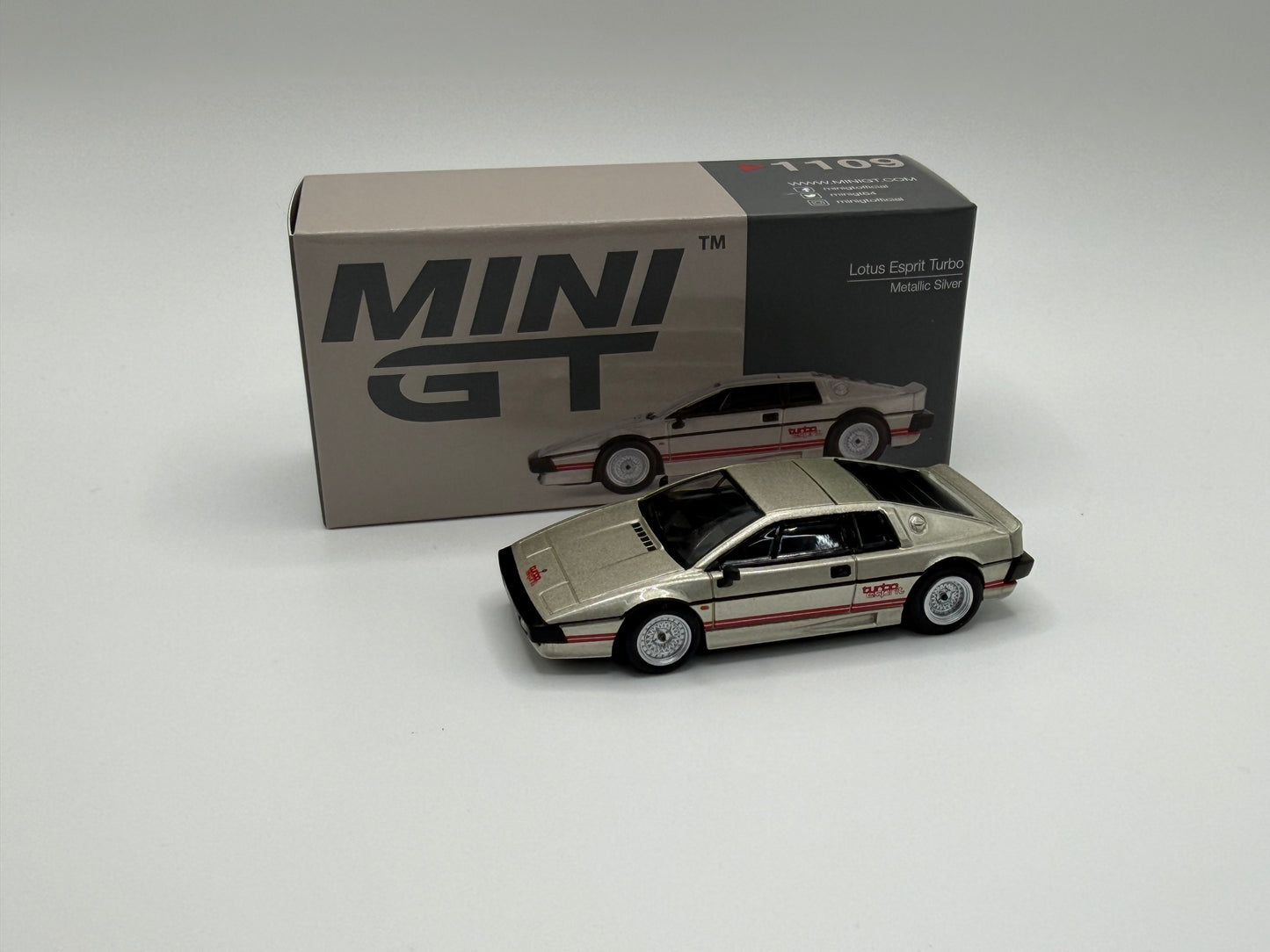 Mini GT #1109 Lotus Esprit Turbo Metallic Silver