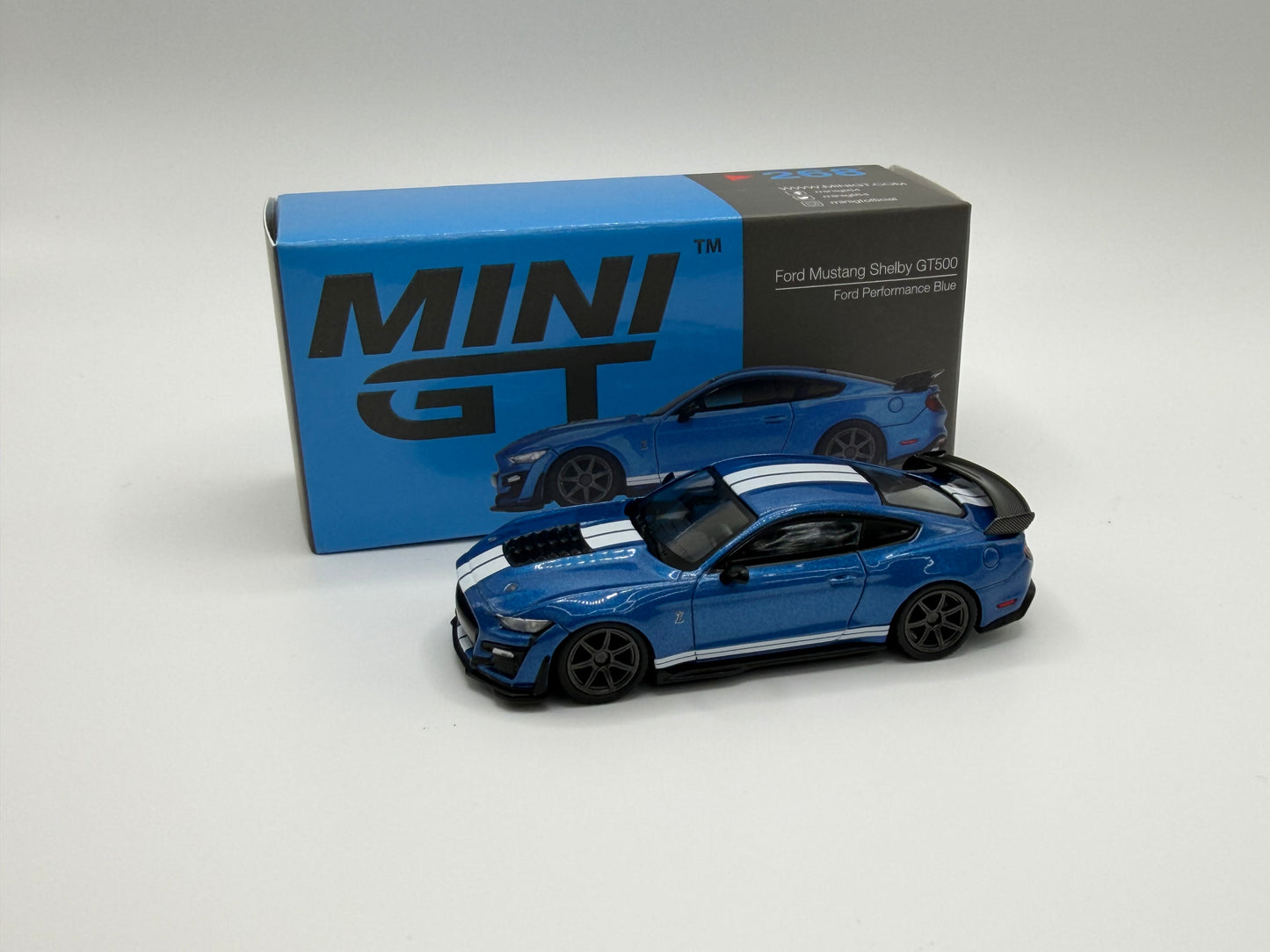 Mini GT #268 Ford Shelby GT500 Ford Performance Blue