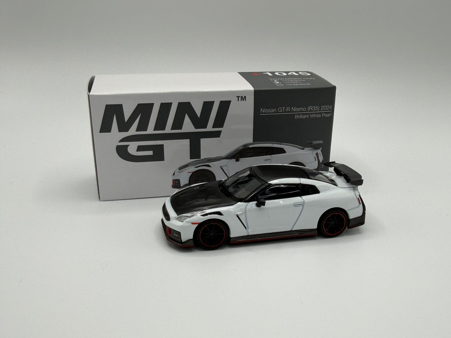 Mini GT #1045 Nissan GT-R Nismo R35 2024 Brilliant White Pearl