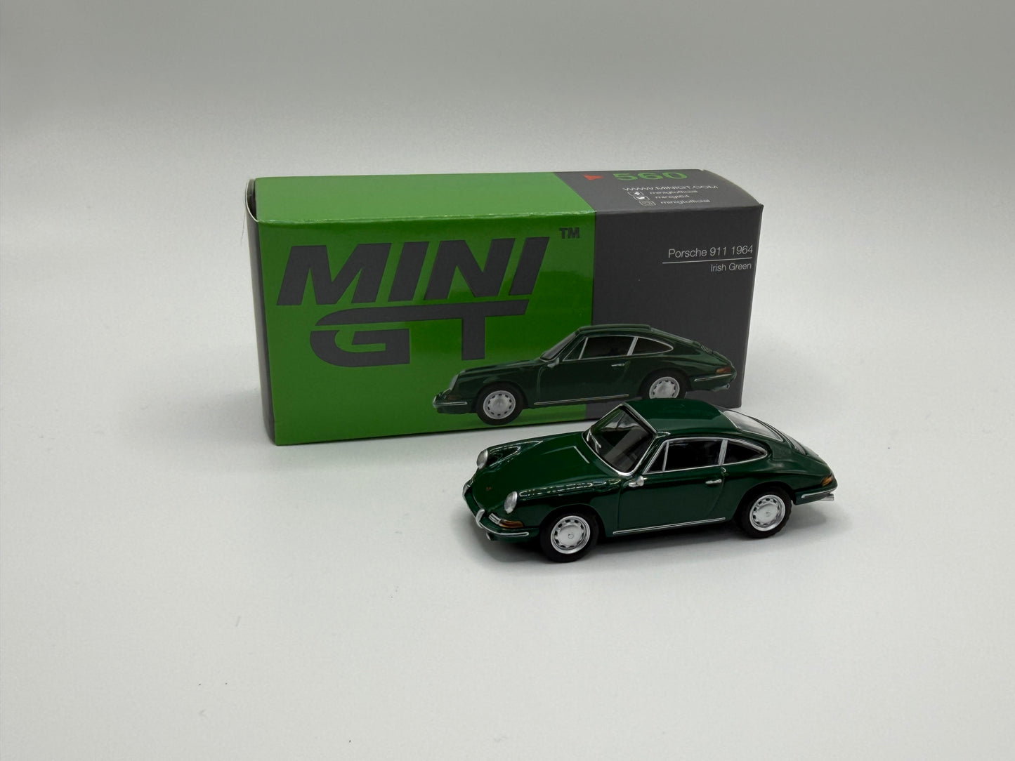 Mini GT #560 Porsche 911 Green