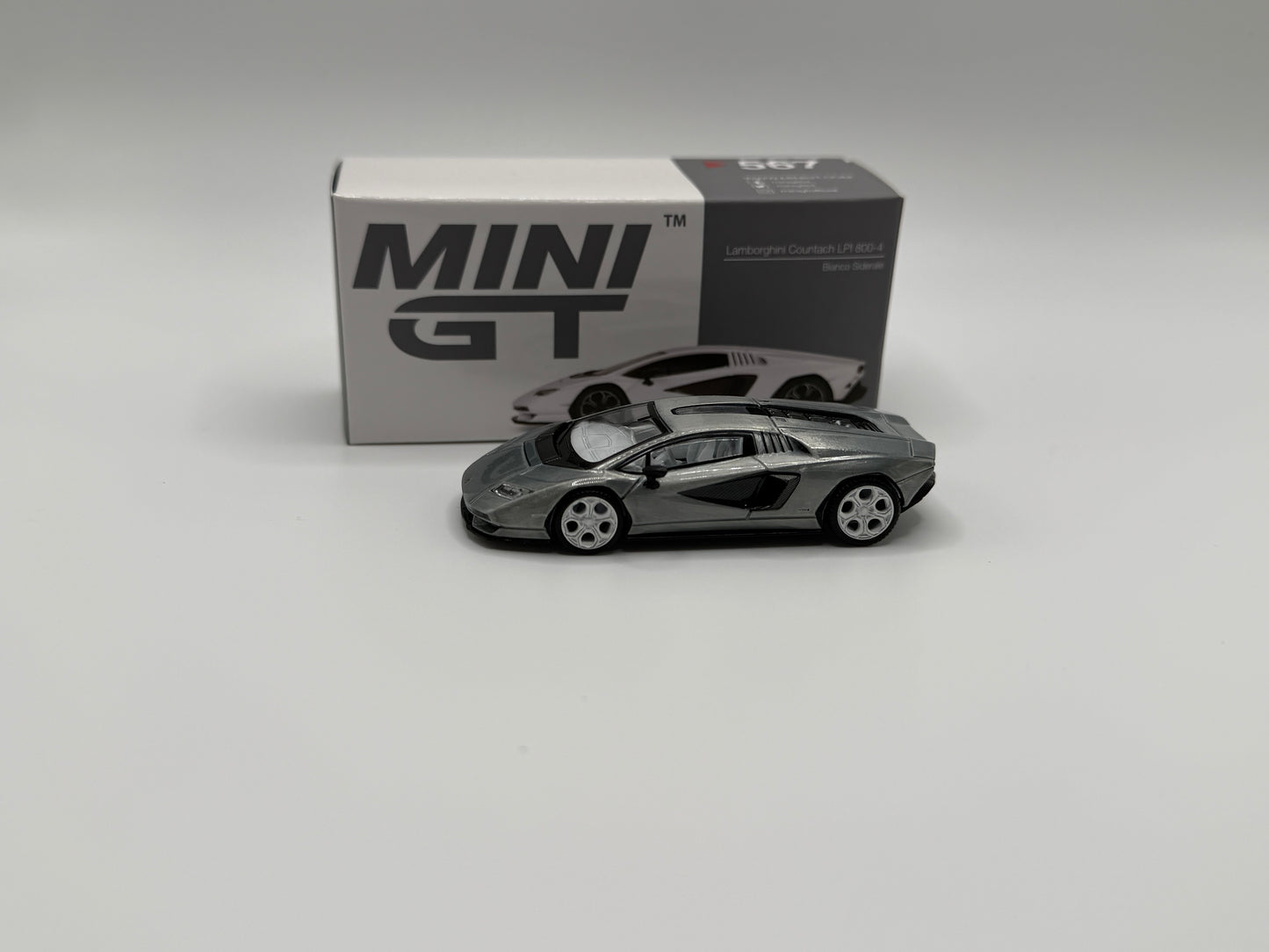 Mini GT #567 Lamborghini Countach LPI 800-4 Bianco Siderale Chase Version