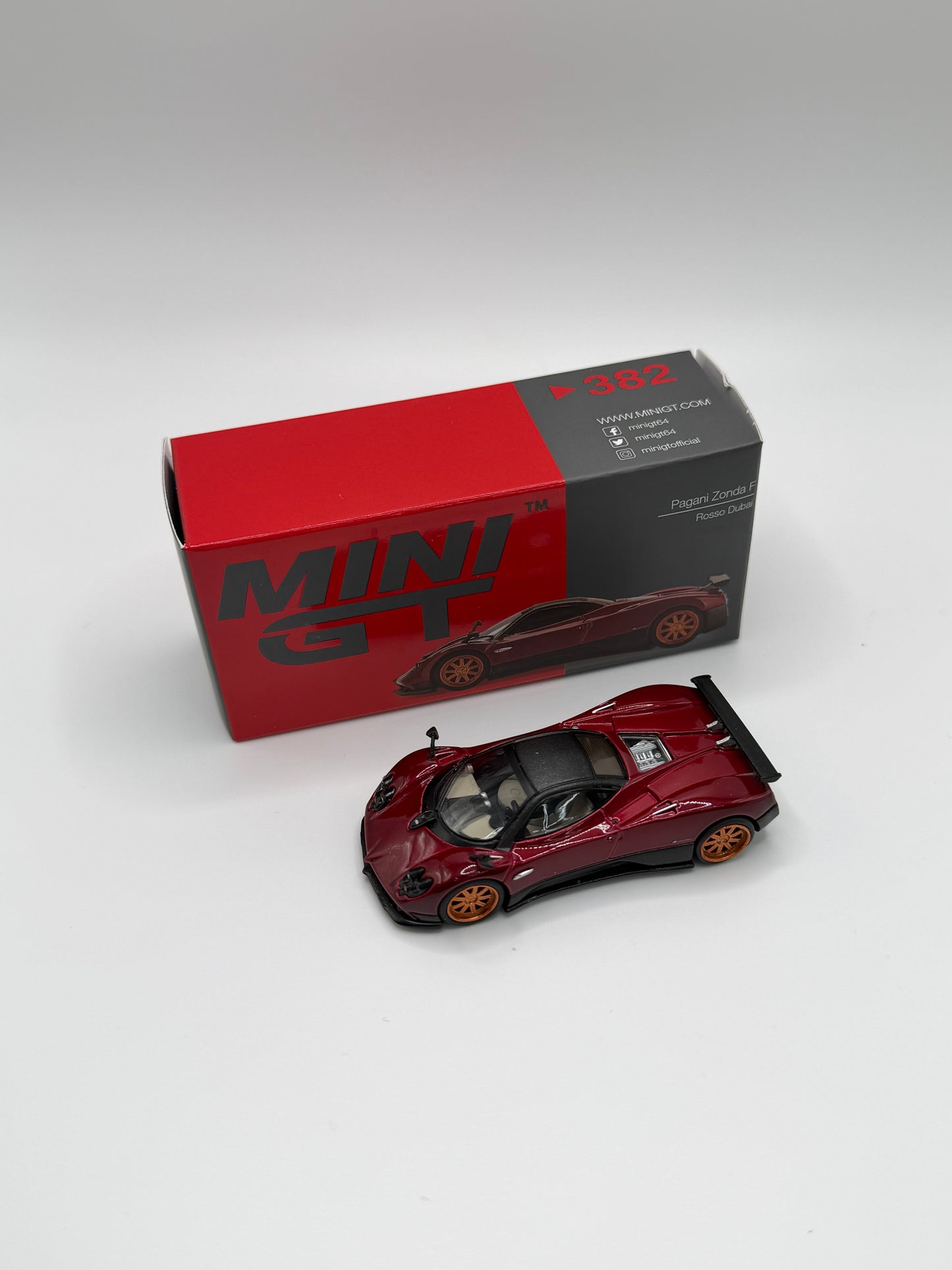 Mini GT #382 Pagani Zonda F Rosso Dubai