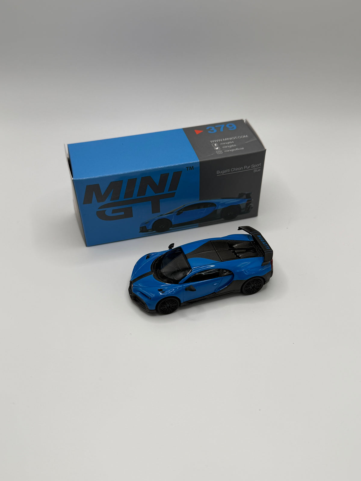 Mini GT #379 Bugatti Chiron Pur Sport Blue