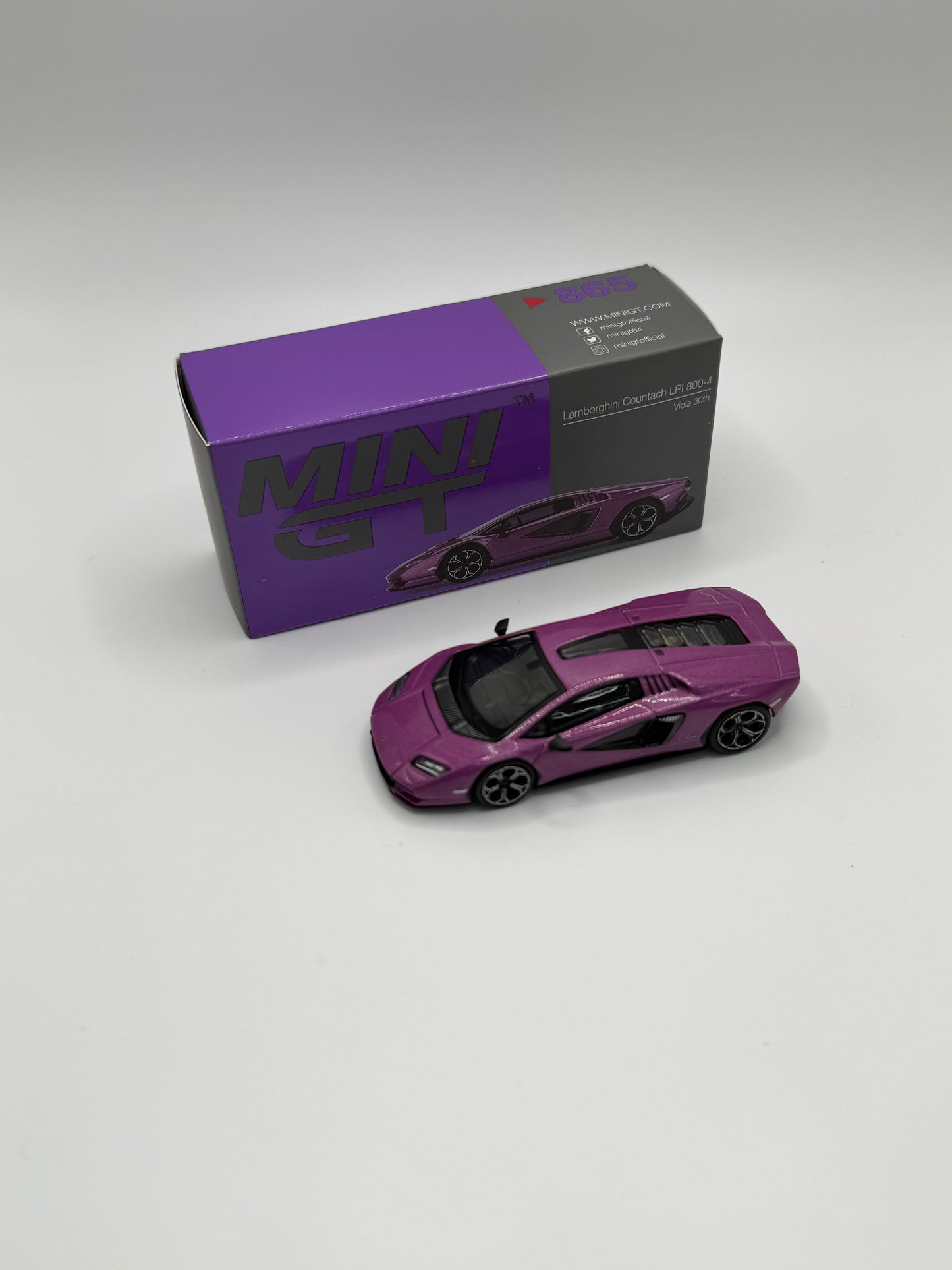 Mini GT #865 Lamborghini Countach LPI 800-4 Viola 30th