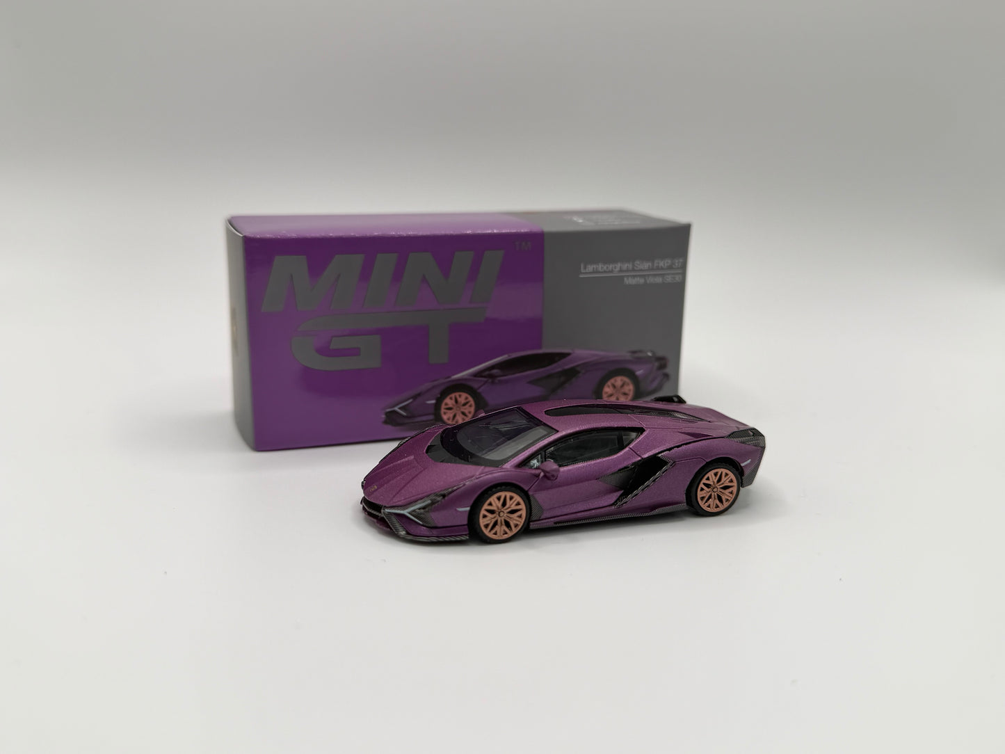 Mini GT #865 Lamborghini Countach LPI 800-4 Viola 30th