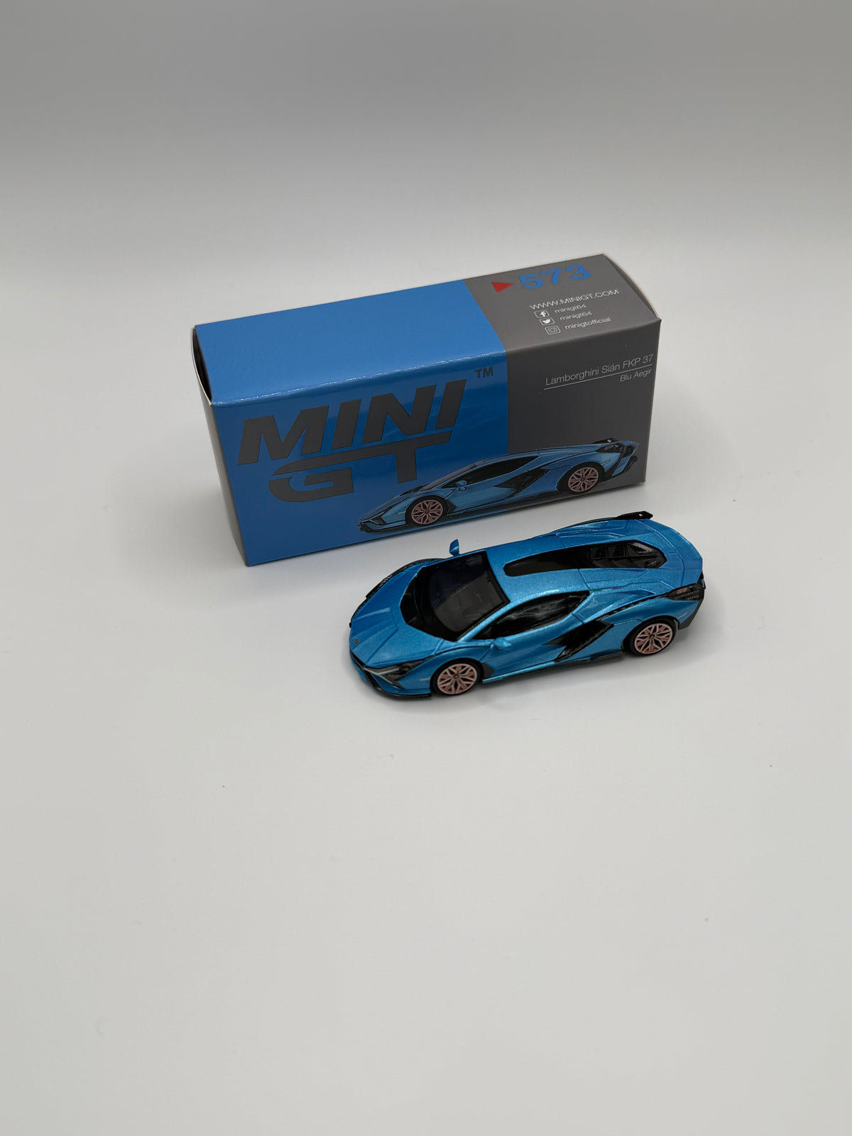 Mini GT #573 Lamborghini Sian FKP 37 Blu Aegir