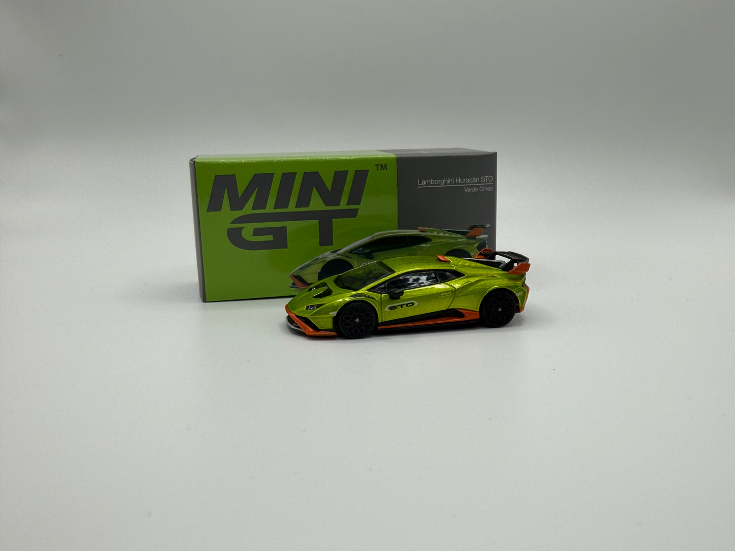 Mini GT #547 Lamborghini Huracan STO Verde Citrea