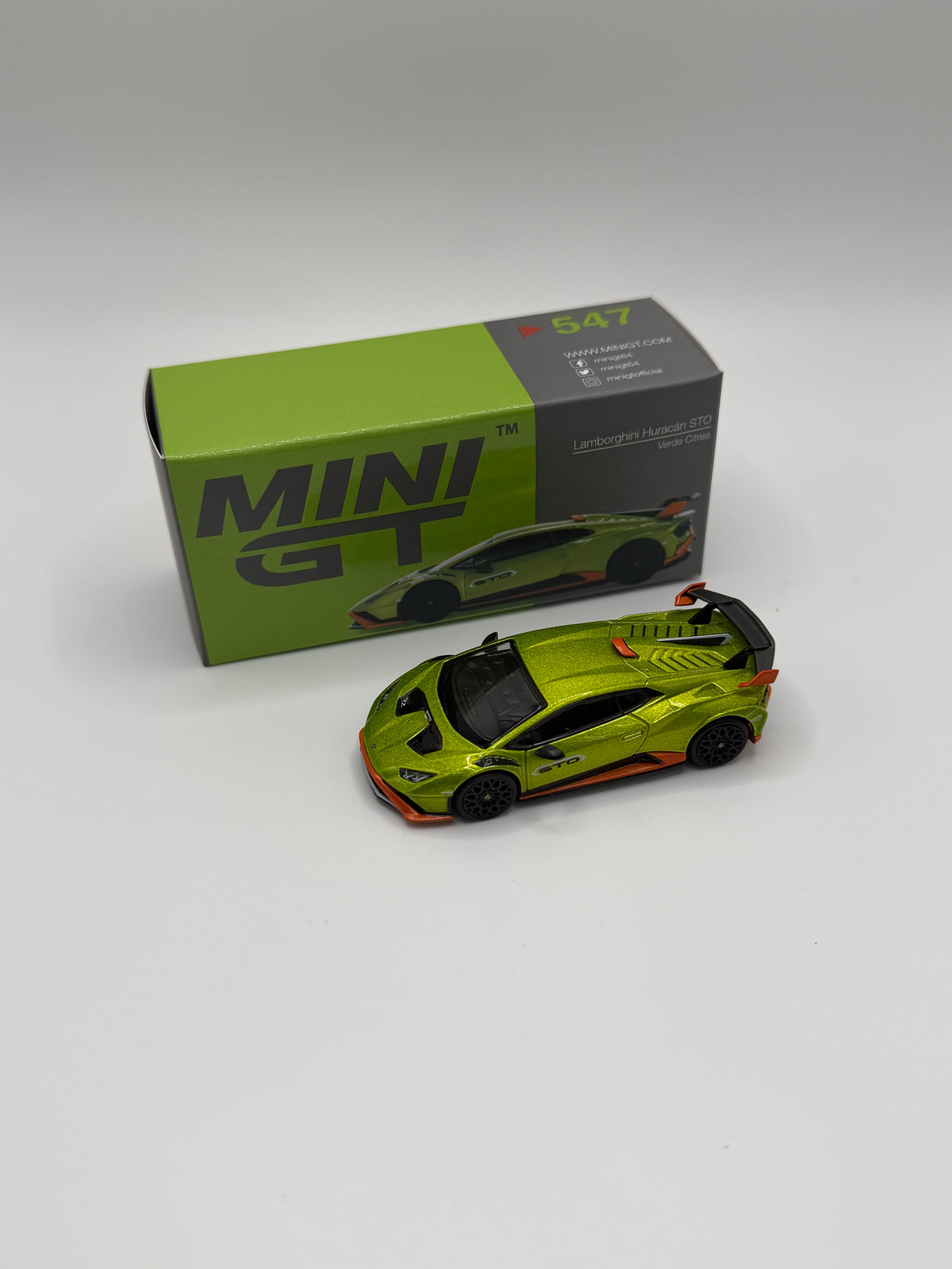 Mini GT #547 Lamborghini Huracan STO Verde Citrea