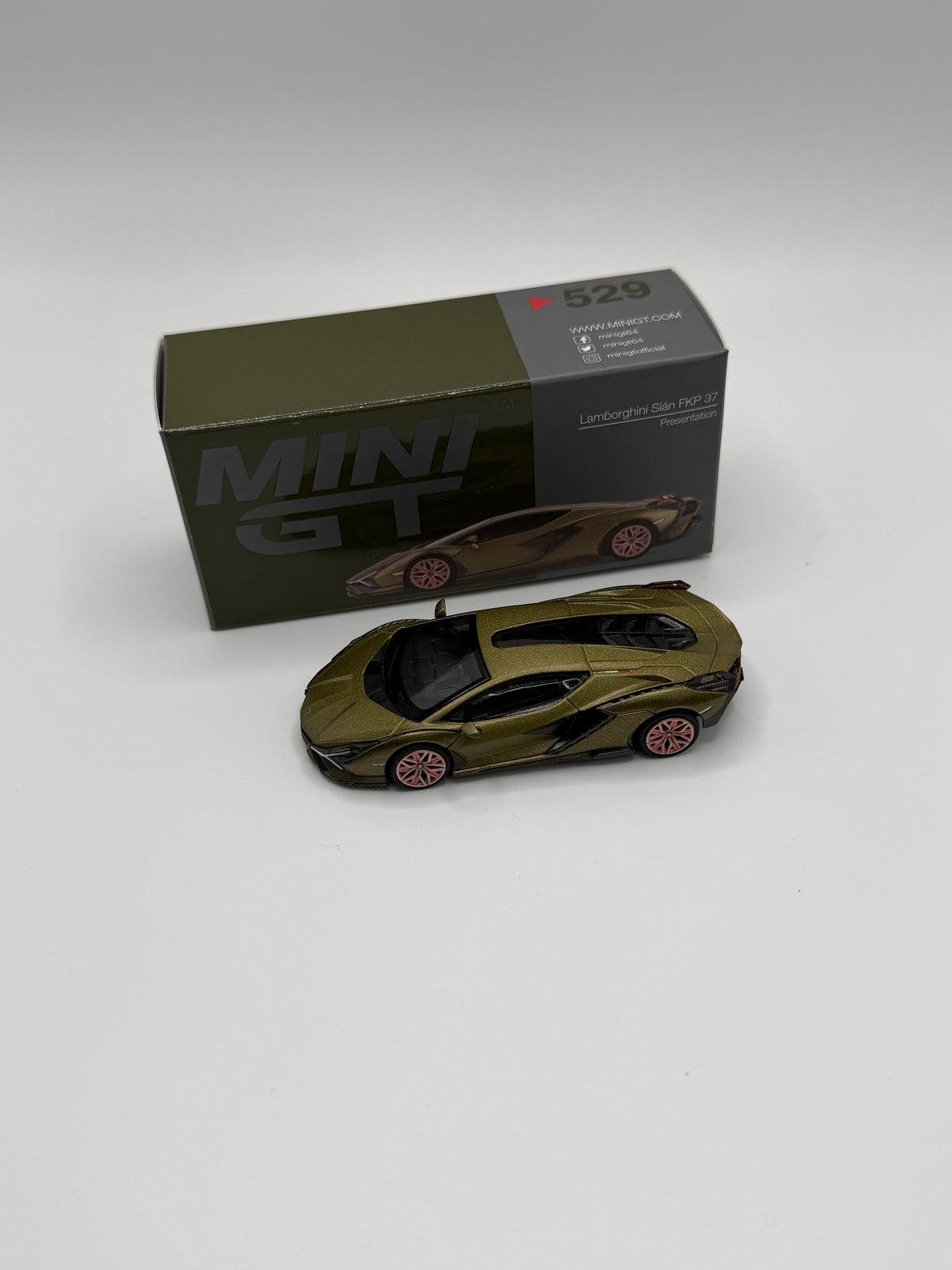 Mini GT #529 Lamborghini Sian FKP 37 Green