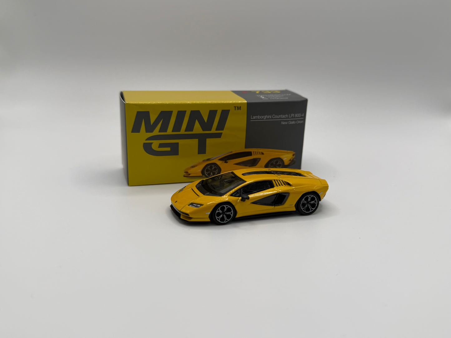 Mini GT #733 Lamborghini Countach LPI 800-4 New Giallo Orion