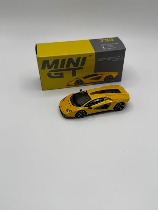 Mini GT #733 Lamborghini Countach LPI 800-4 New Giallo Orion