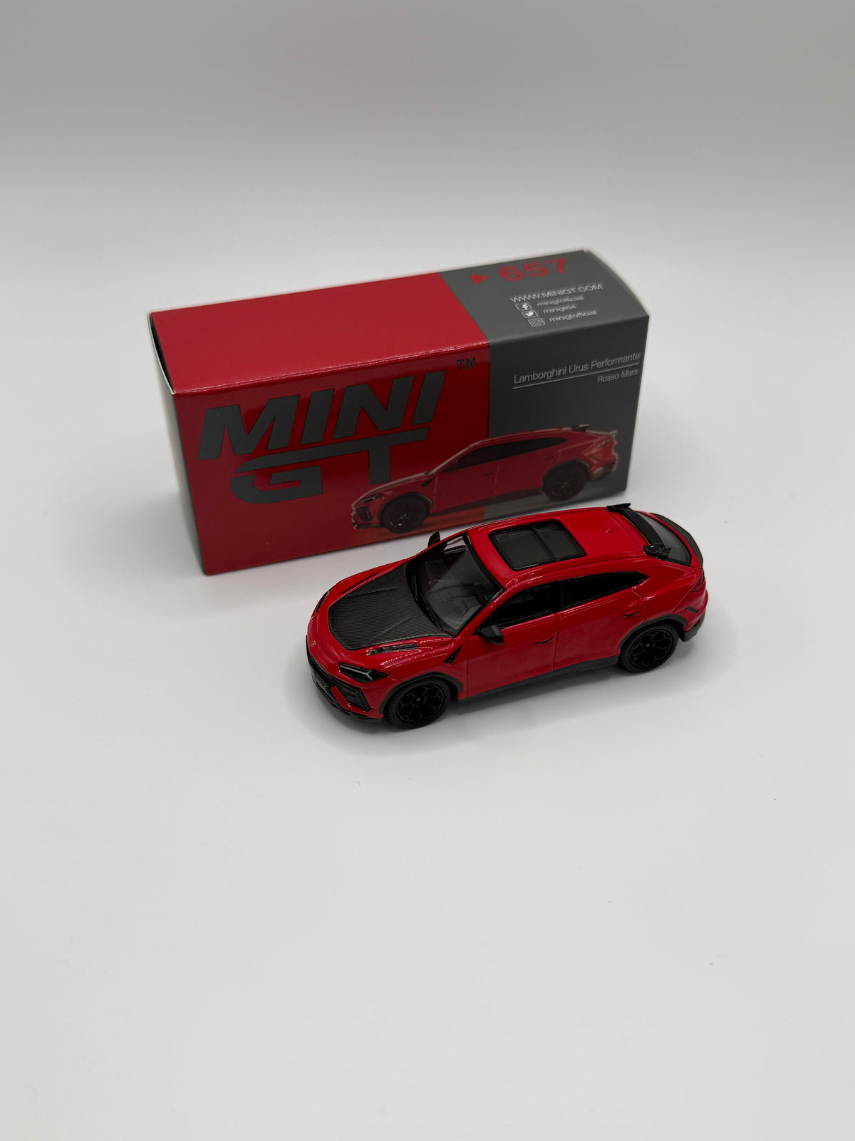 Mini GT #657 Lamborghini Urus Performante Rosso Mars