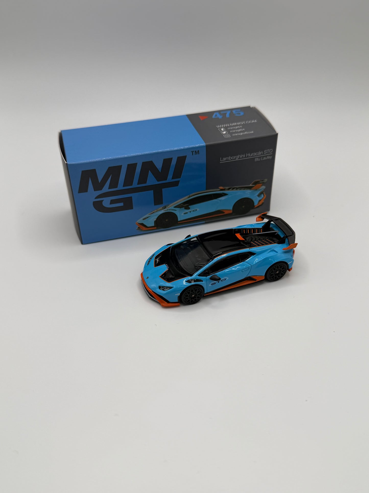 Mini GT #475 Lamborghini Huracan STO Blu Laufey