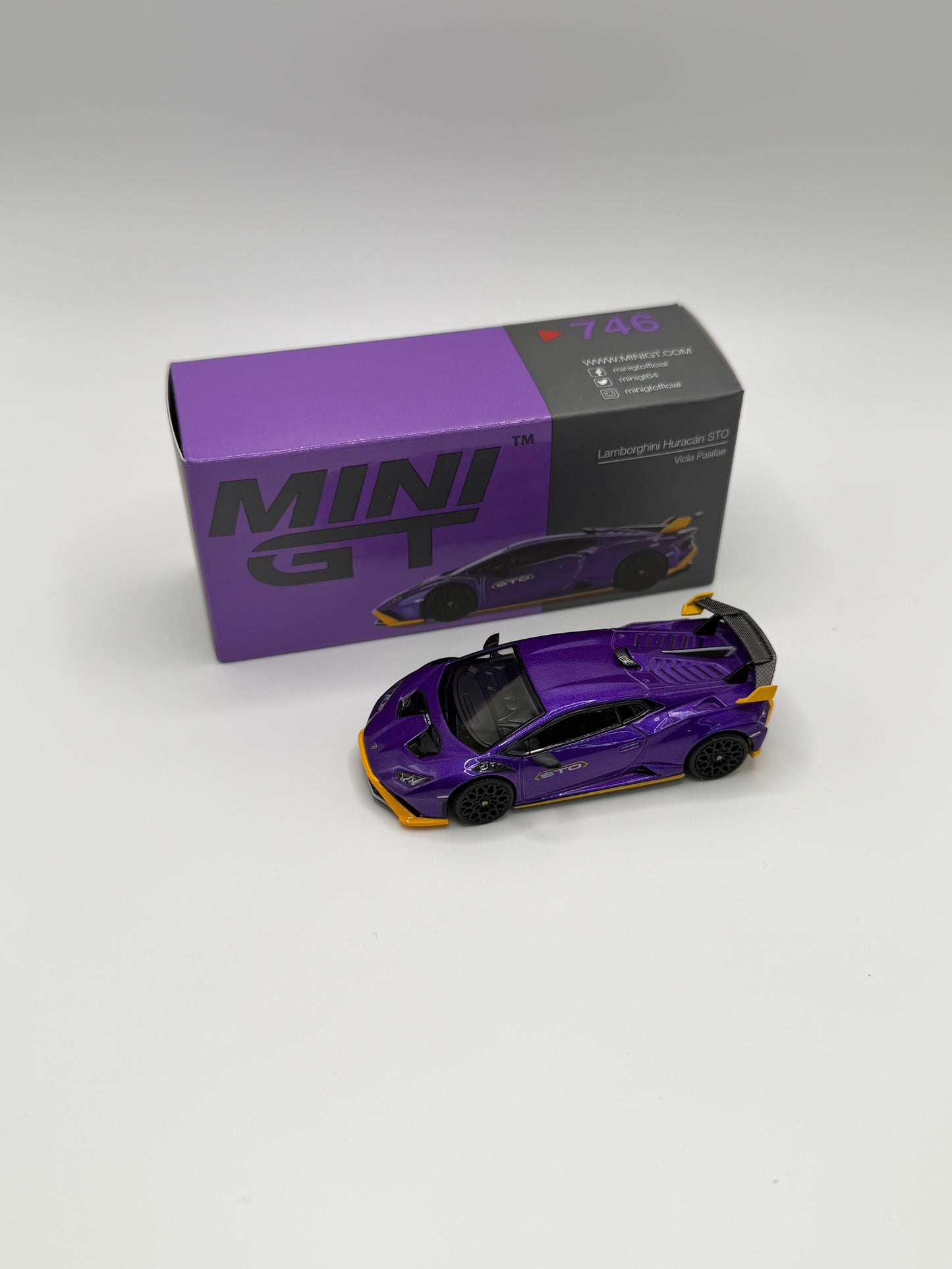 Mini GT #746 Lamborghini Huracan STO Viola Pasifae