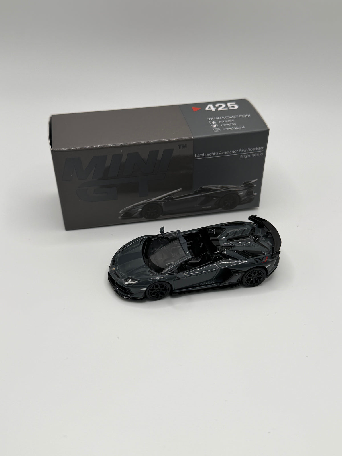 Mini GT #425 Lamborghini Aventador SVJ Roadster Grigio Telesto