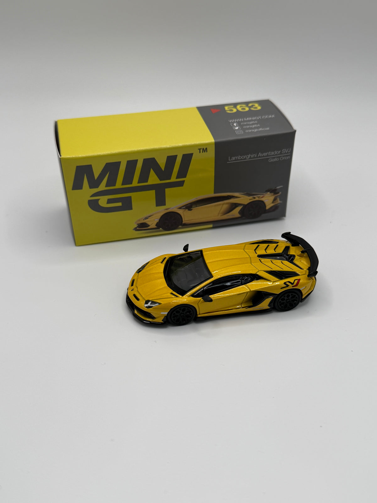 Mini GT #563 Lamborghini Aventador SVJ Giallo Orion