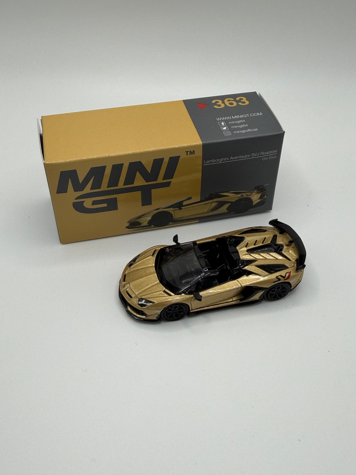 Mini GT #363 Lamborghini Aventador SVJ Roadster Oro Elios