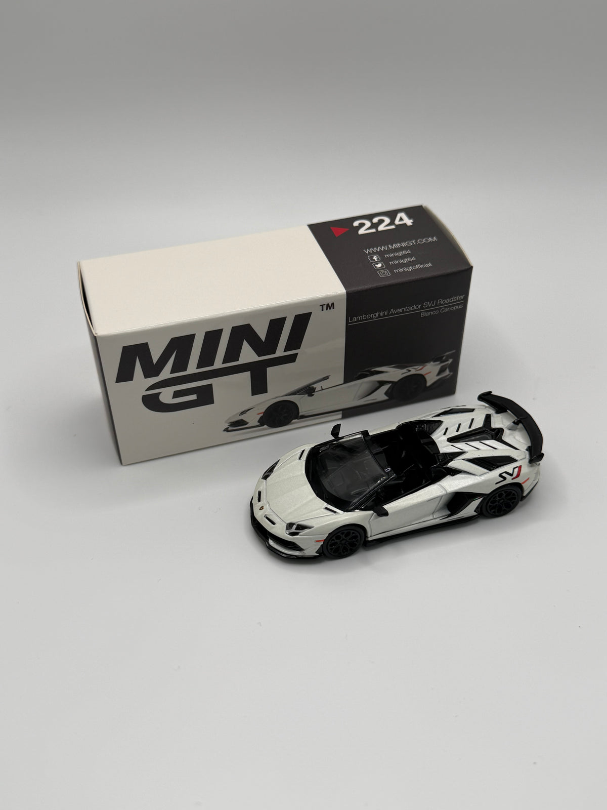 Mini GT #224 Lamborghini Aventador SVJ Roadster Bianco Canopus