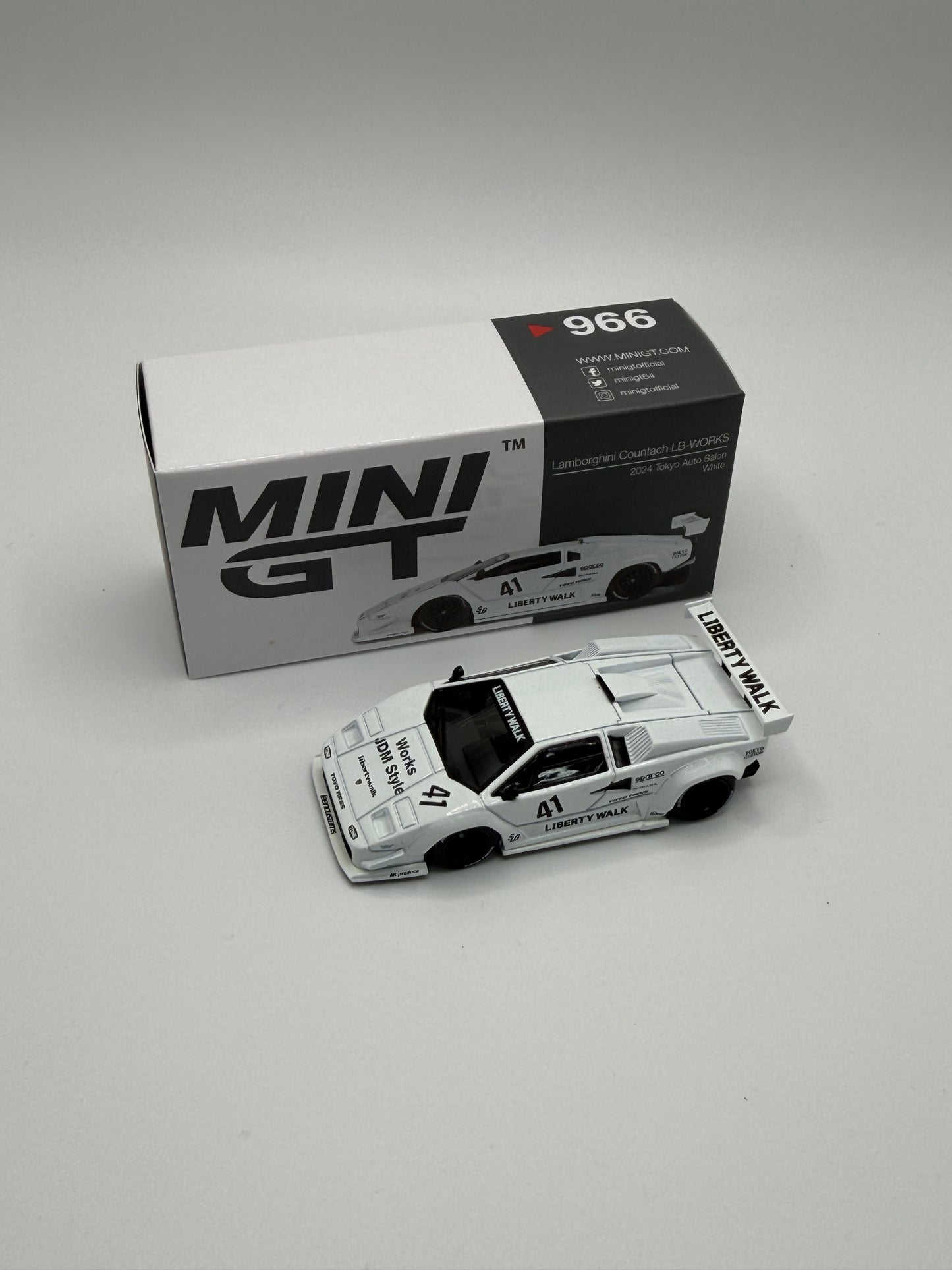 Mini GT #966 Lamborghini Countach White