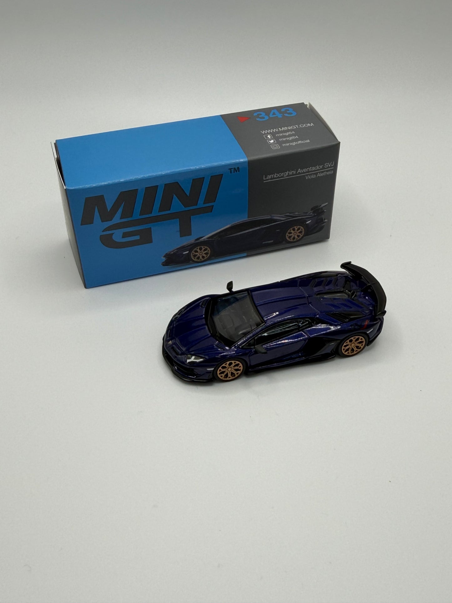 Mini GT #343 Lamborghini Aventador SVJ Viola Aletheia