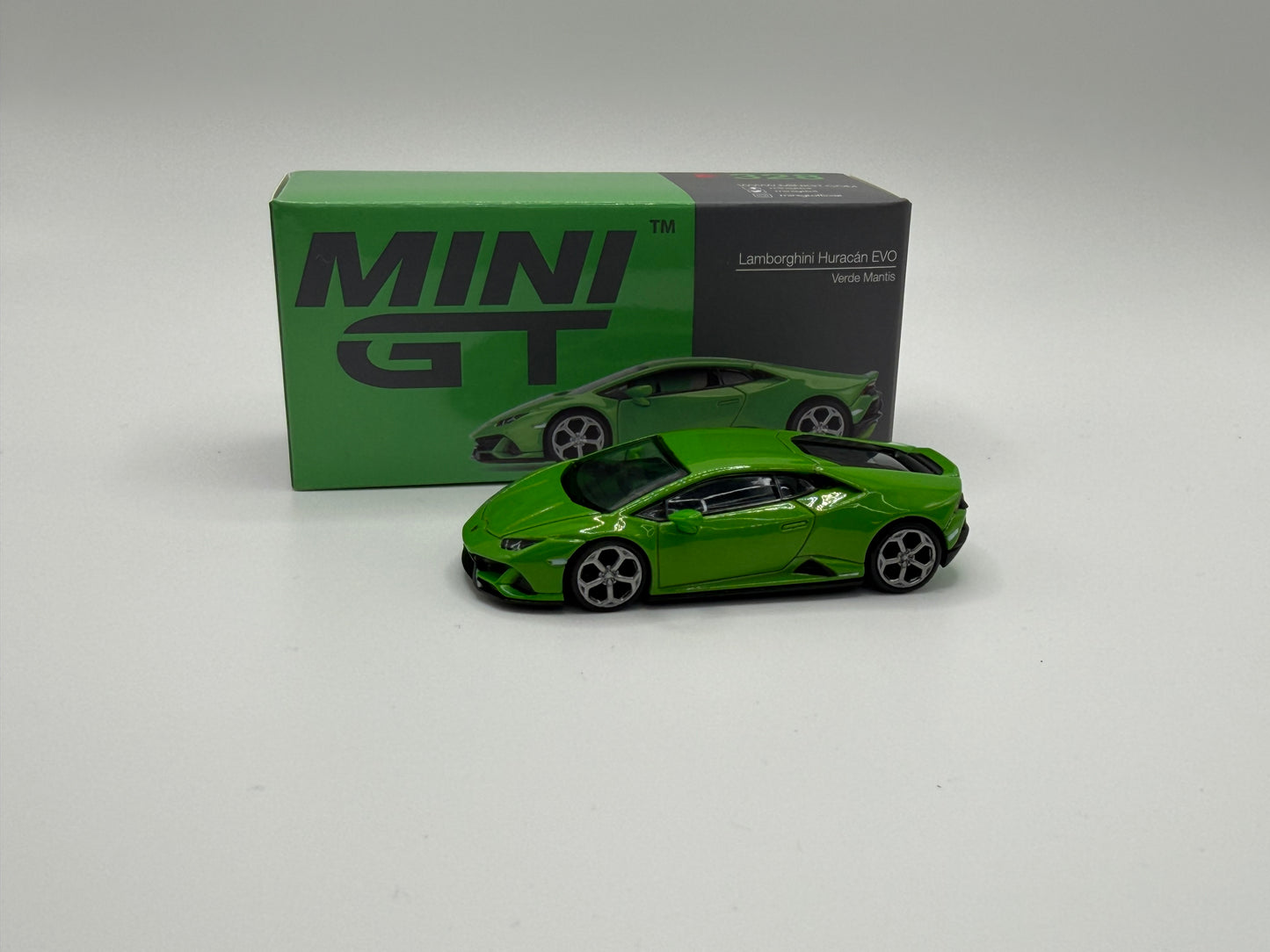 Mini GT #328 Lamborghini Huracan EVO Verde Mantis