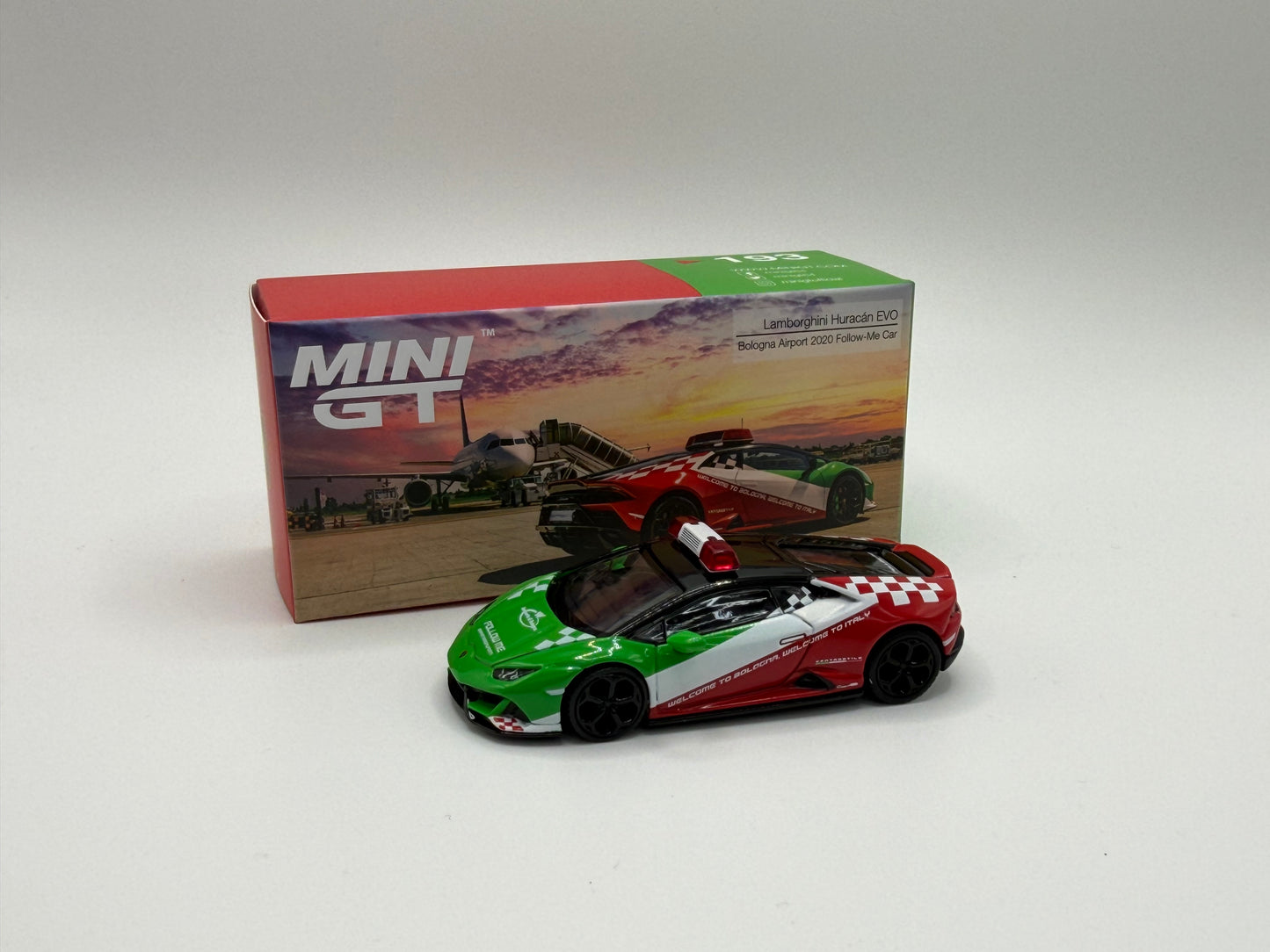 Mini GT #193 Lamborghini Huracan EVO Red/White/Green