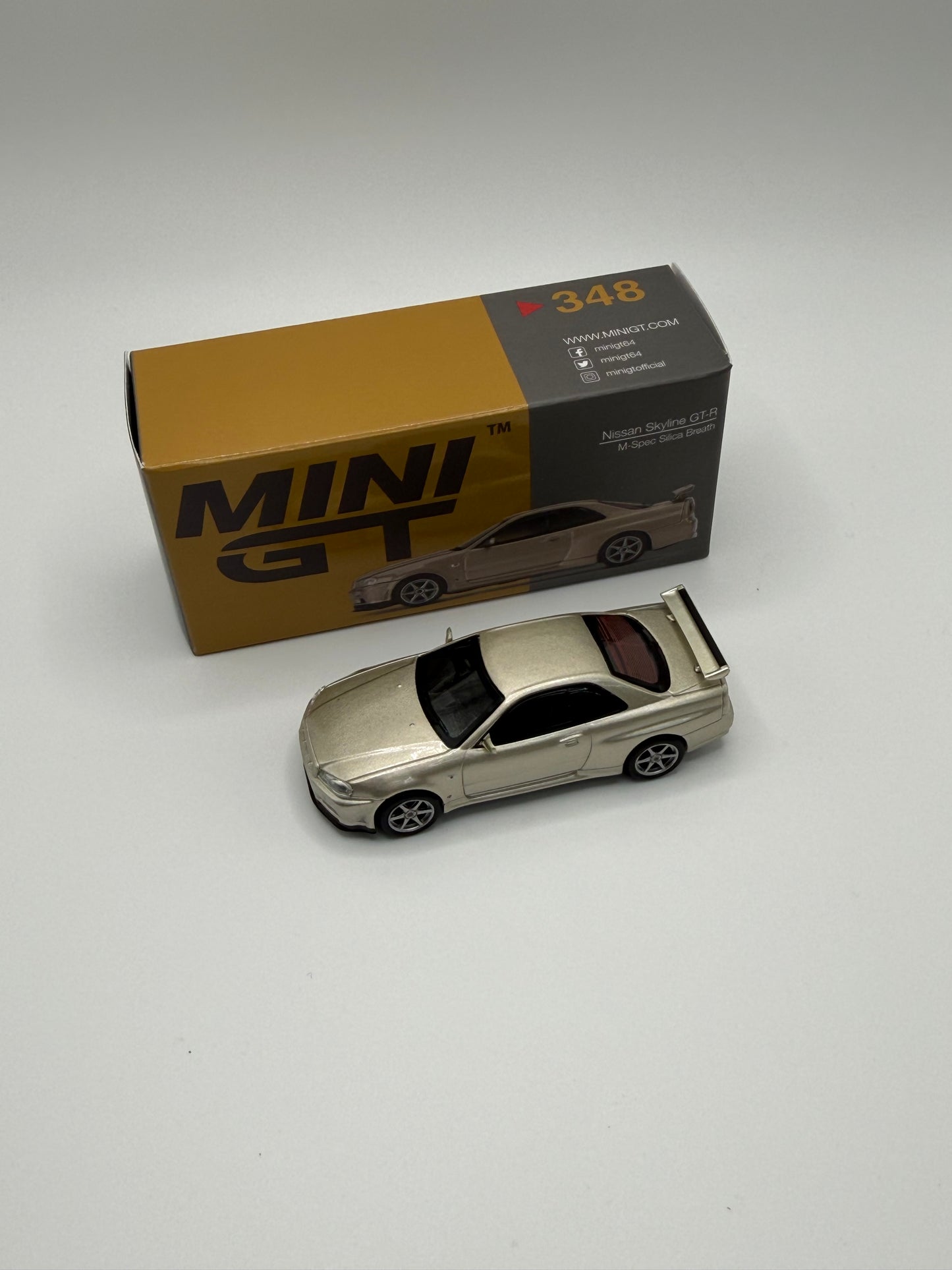 Mini GT #348 Nissan Skyline GT-R Silica Breath