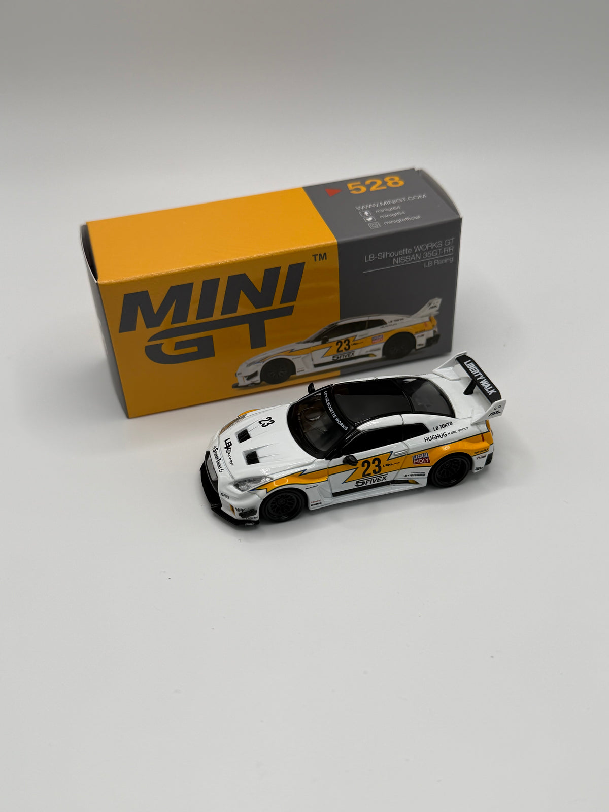 Mini GT #528 Nissan GT-R35-RR White/Yellow