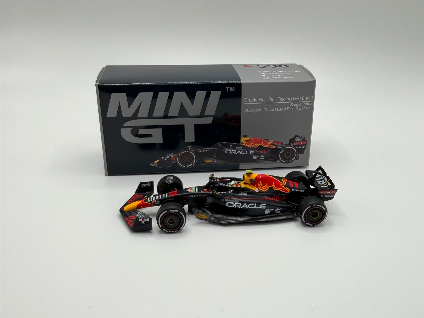 Mini GT #538 Oracle Red Bull Racing RB18 311 Blue/Yellow/Red