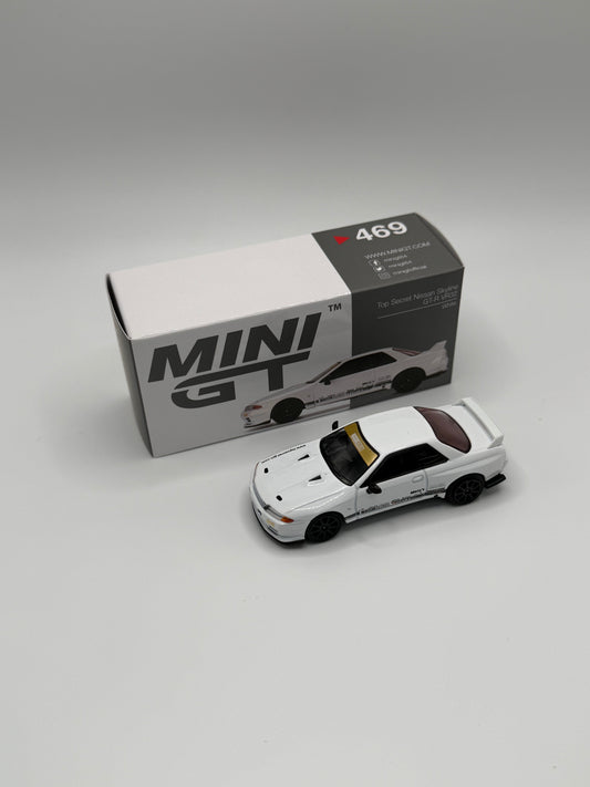 Mini GT #469 Nissan Skyline GT-R VR32 White with Pyro Red Accent Package