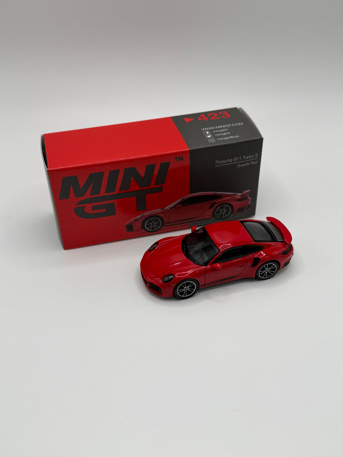 Mini GT #423 Porsche 911 Turbo S Guards Red