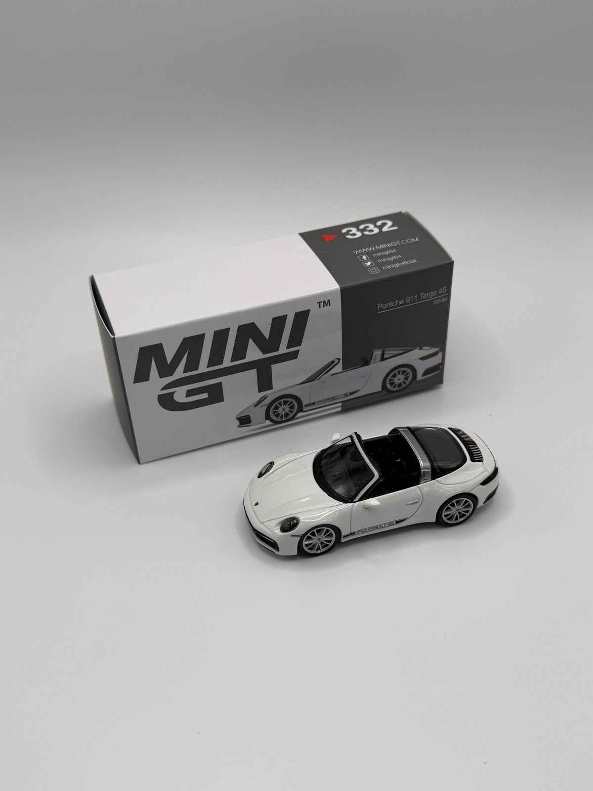 Mini GT #332 Porsche 911 Targa 4S White