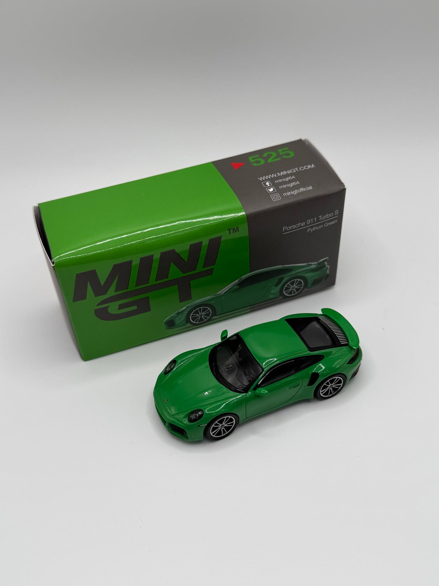 Mini GT #525 Porsche 911 Turbo S Python Green