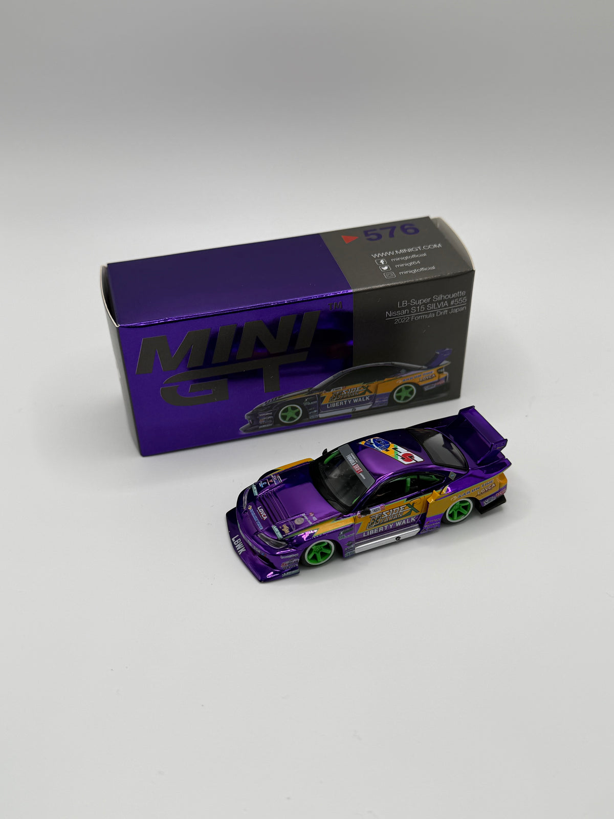 Mini GT #576 Nissan LB-Super Silhouette S15 Silvia Purple/Yellow