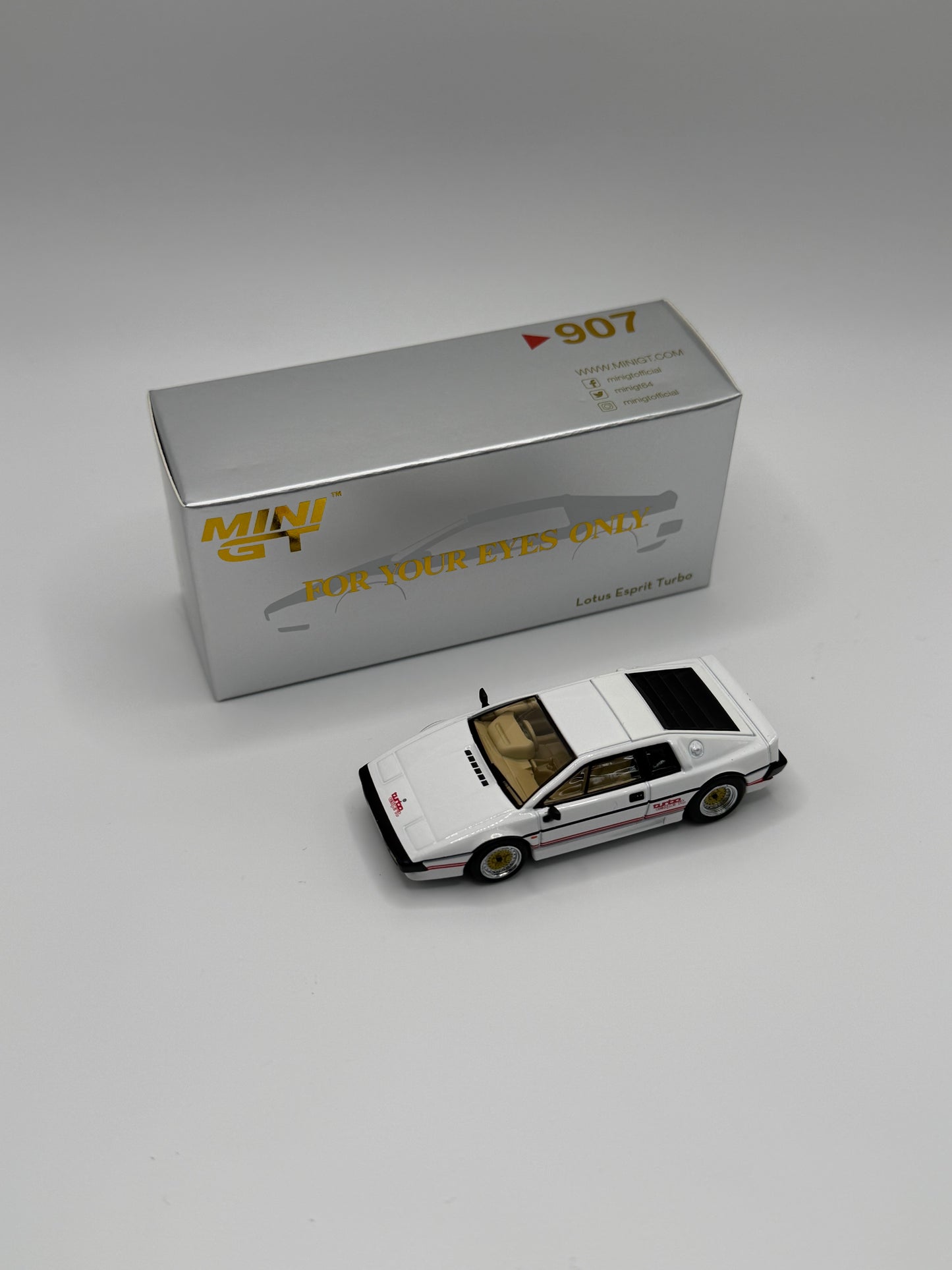 Mini GT #907 Lotus Esprit Turbo White