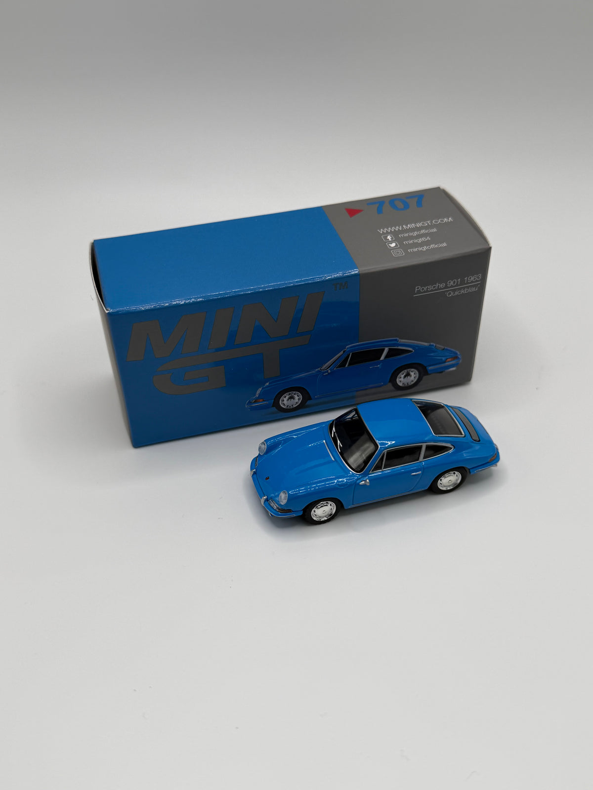 Mini GT #707 Porsche 901 Quickblau