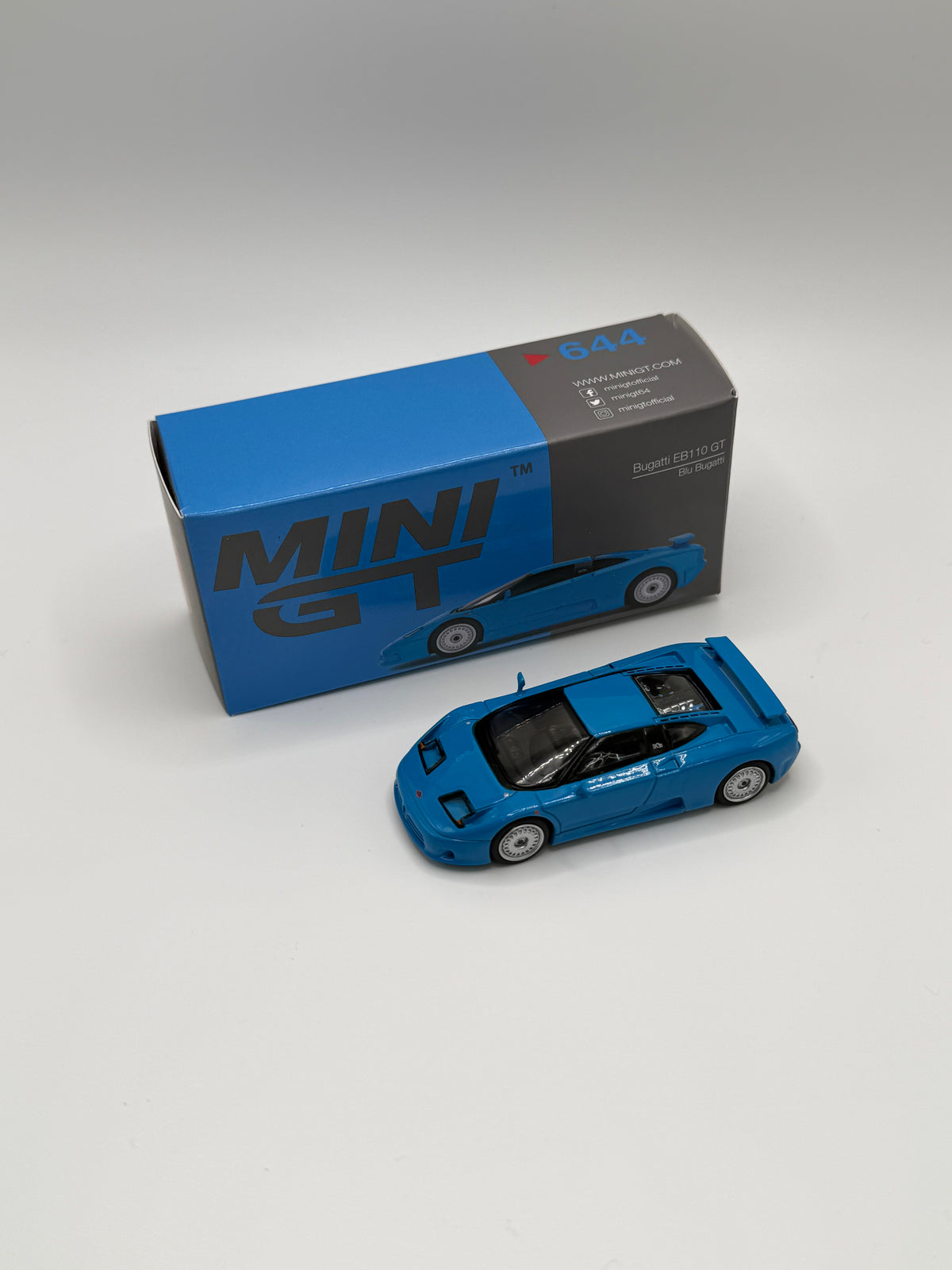 Mini GT #644 Bugatti EB110 GT Blu Bugatti