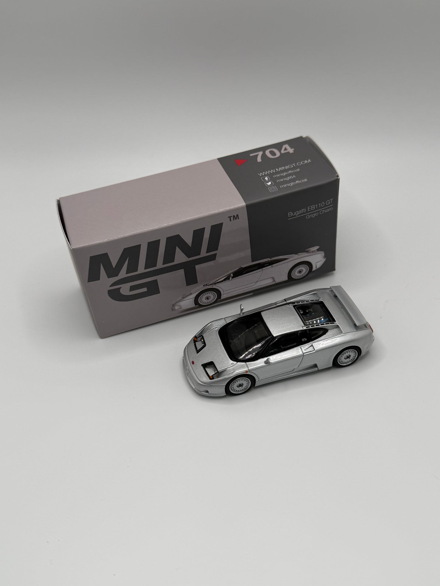Mini GT #704 Bugatti EB110 GT Grigio Chiaro