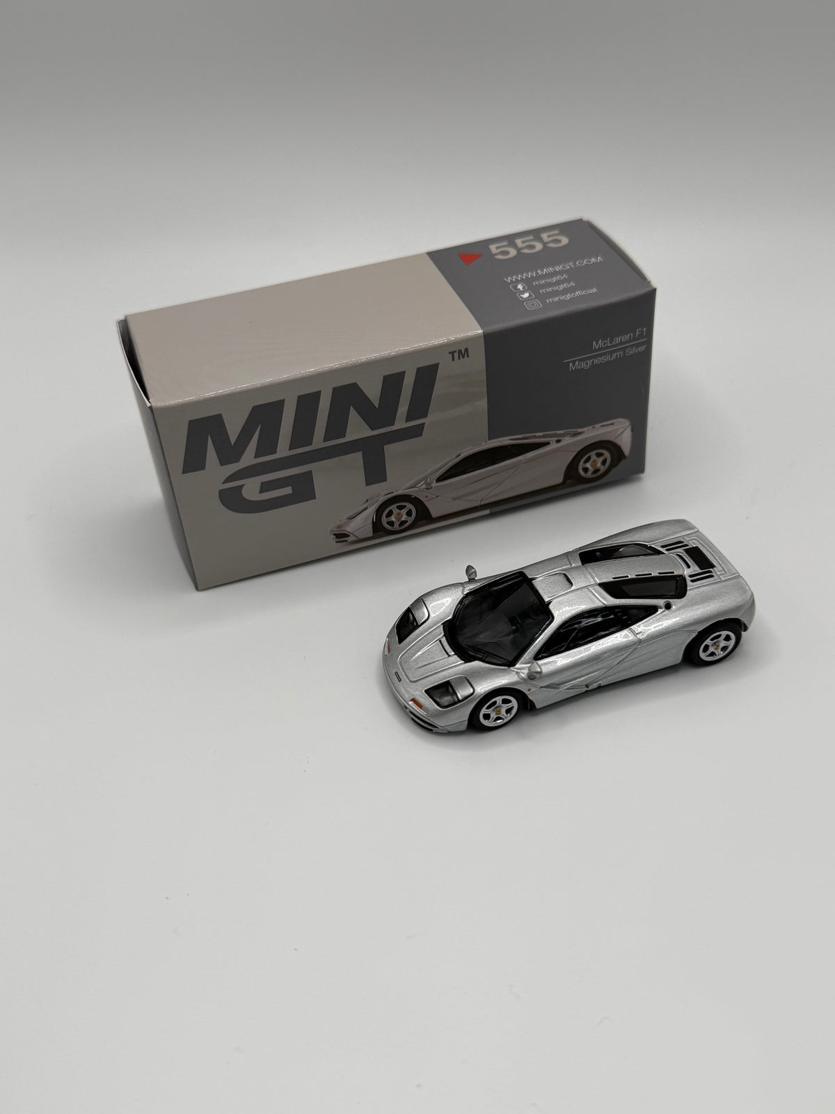 Mini GT #555 McLaren F1 Magnesium Silver