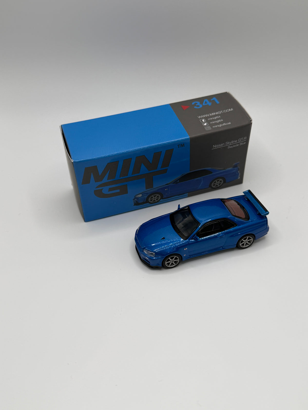 Mini GT #341 Nissan Skyline GT-R Bayside Blue