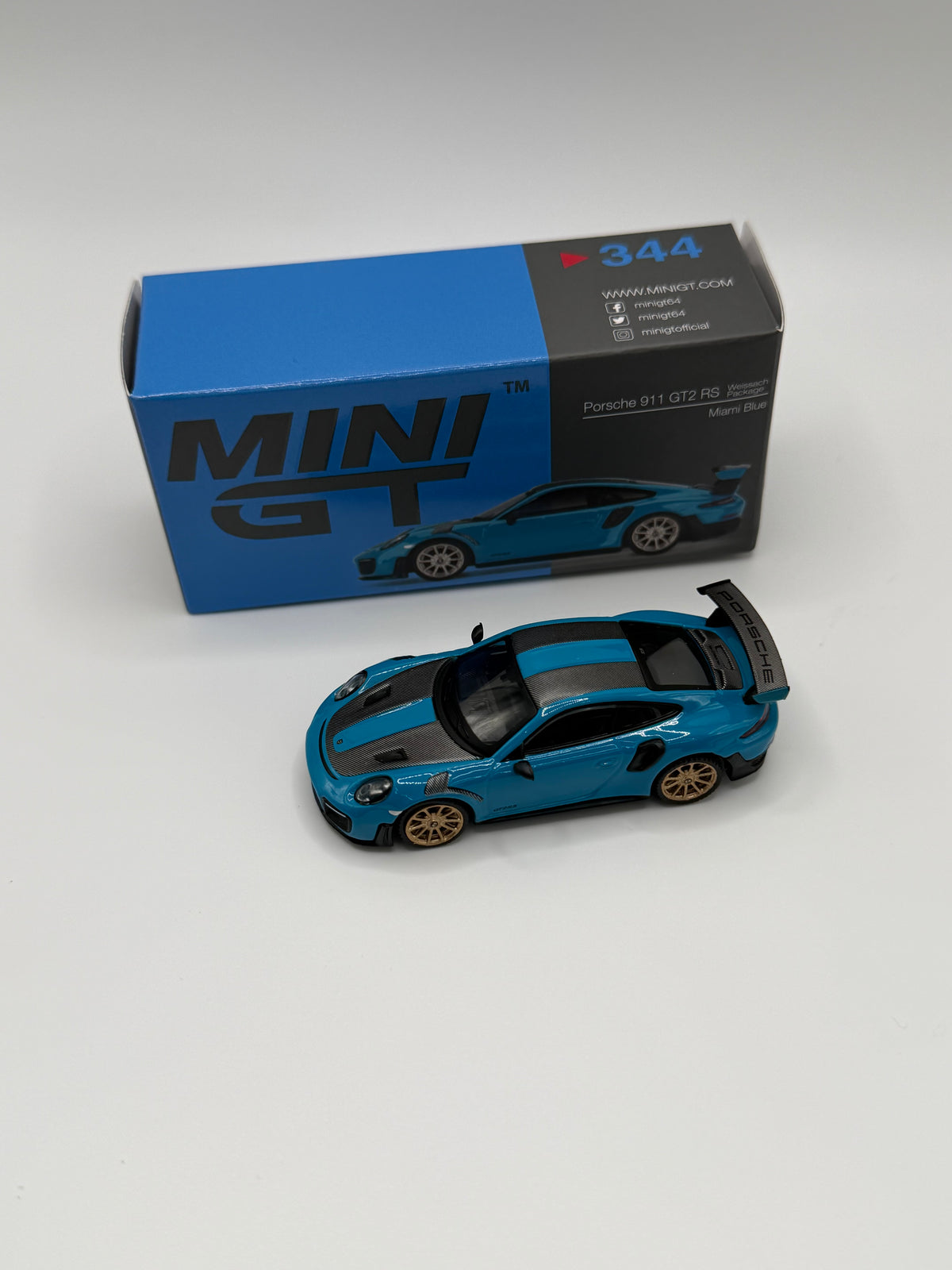 Mini GT #344 Porsche 911 GT2 RS Weissach Package Miami Blue
